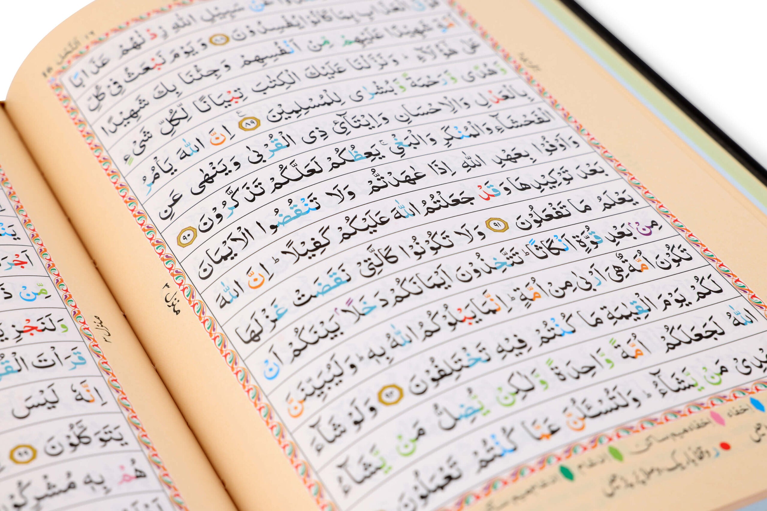 Holy Quran No.123 CC Hardback – L Edition